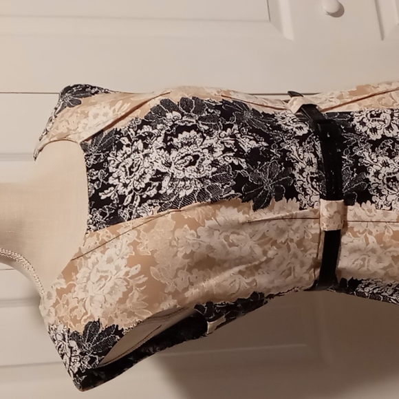 Tri Color Floral Print Sleeveless Belted Midi Dress Sz 6 NWOT - Picture 2 of 10